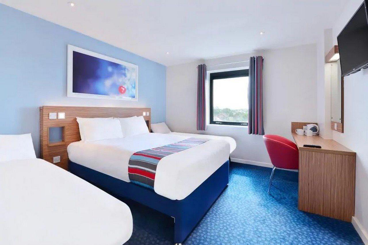 Travelodge London Feltham Exterior foto