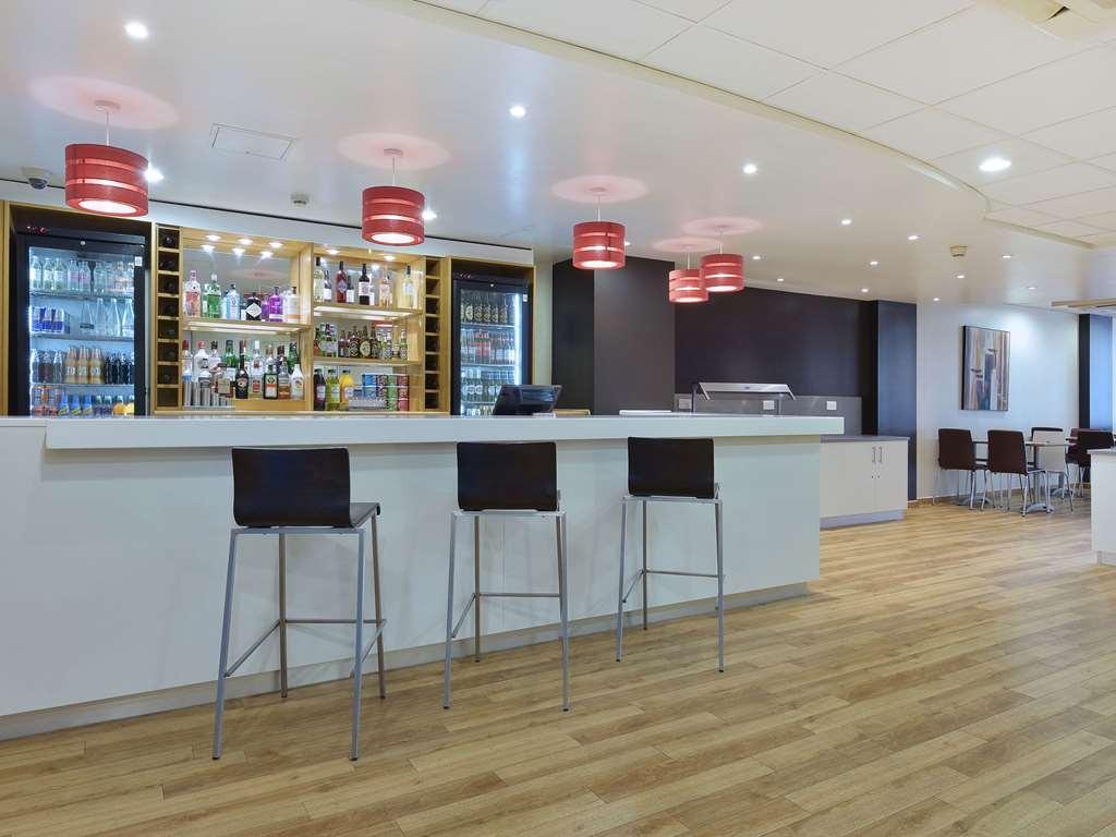 Travelodge London Feltham Restaurante foto