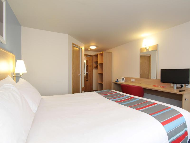 Travelodge London Feltham Exterior foto