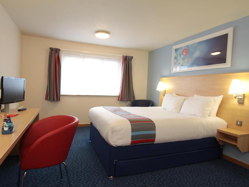 Travelodge London Feltham Exterior foto